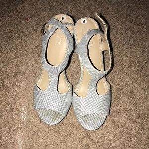 Size 8 Silver Wedges